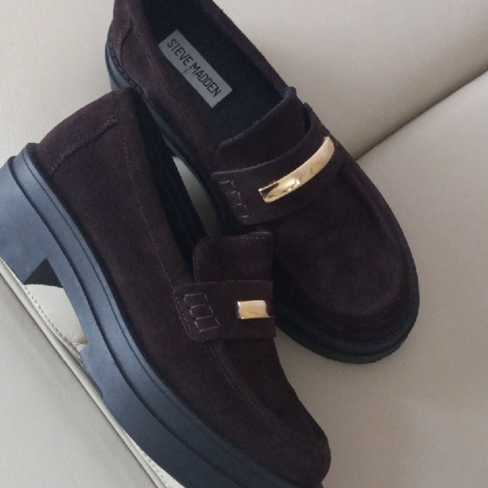 Steve Madden Chocolate Suede Platform Loafers with Gold Bar Detail Size 6.5 - Picture 5 of 15